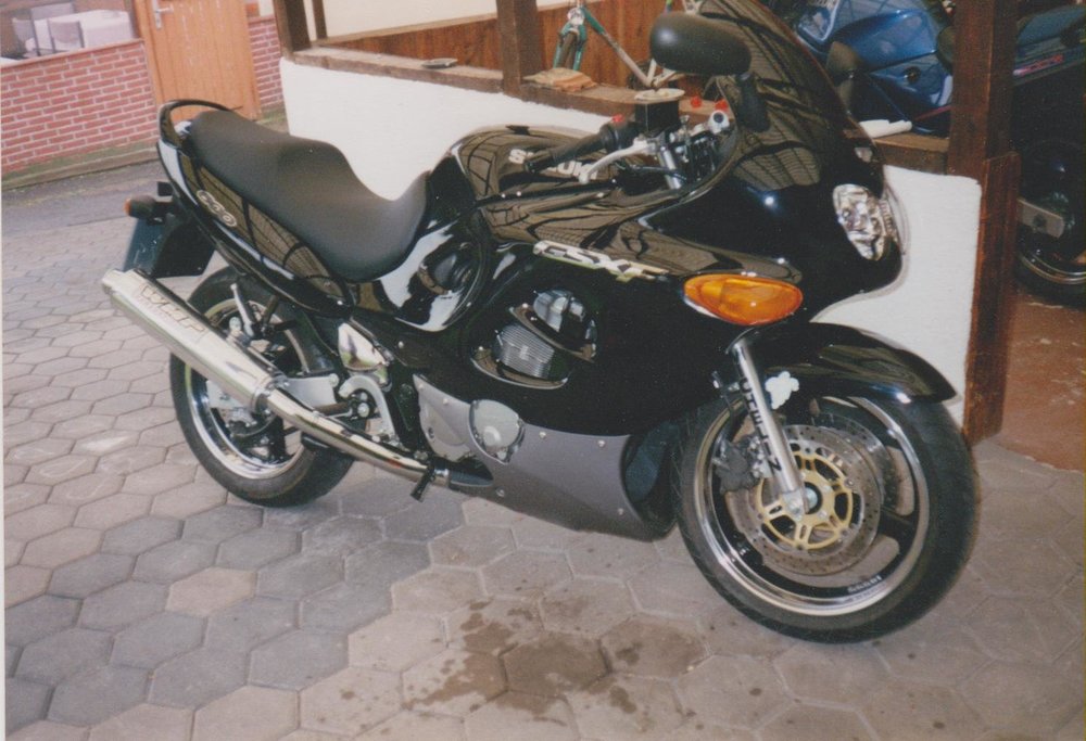 GSX600F 001.jpg