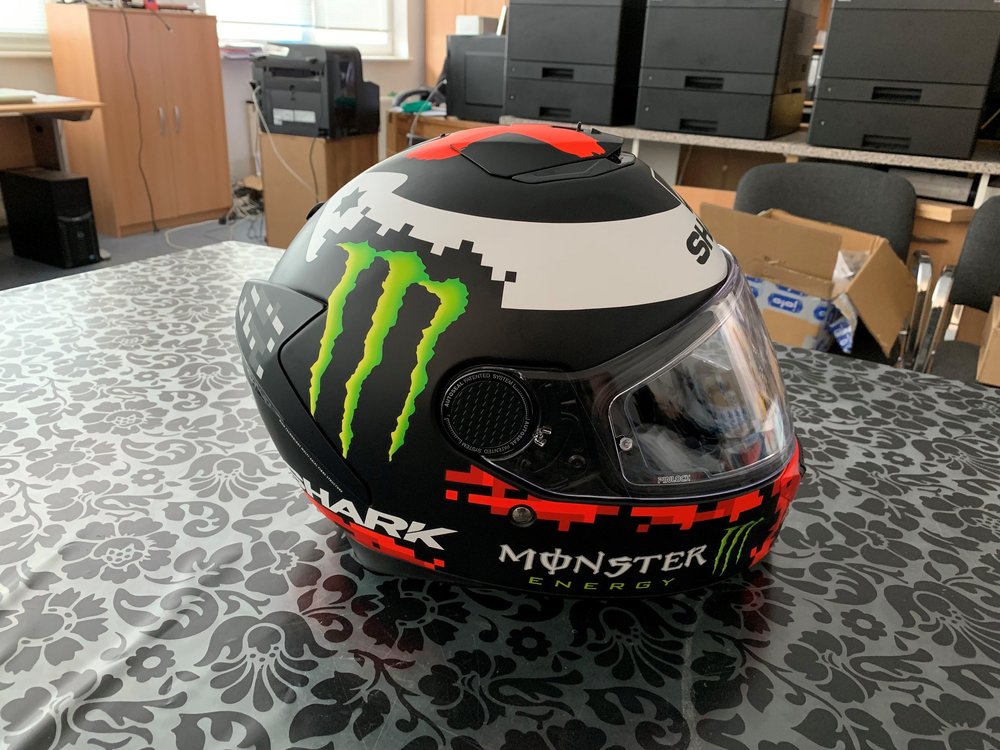 Helm Shark Lorenzo Monster 2018.jpg